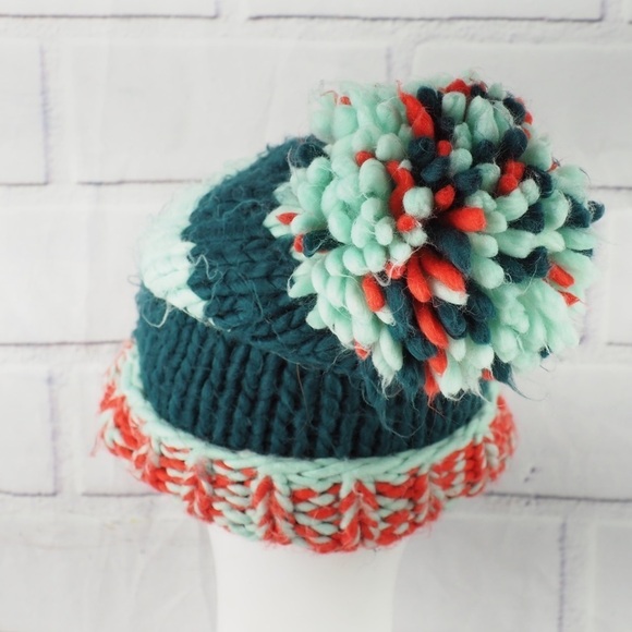 M brand crochet lined striped beanie with Pom Pom - Picture 4 of 10